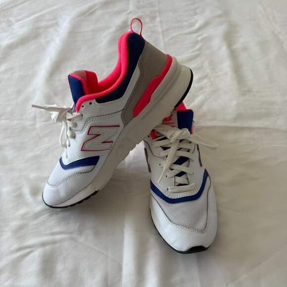 New Balance® 997H Classic Sneakers in Leather and Mesh - Picture 1 of 3
